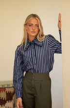 Cargar imagen en el visor de la galería, Blusa Gala
