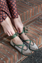 Cargar imagen en el visor de la galería, Bailarinas terciopelo
